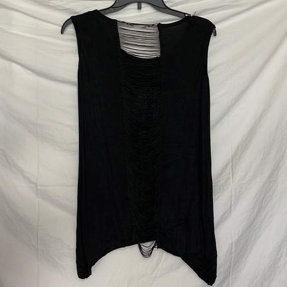 Mengmeng skull cutout muscle tshirt, never worn - Picture 2 of 4